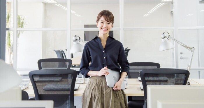 オフィスの女性